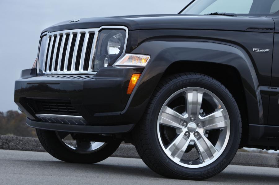  Jeep Liberty 2011 года  (фото 8 из 16)
